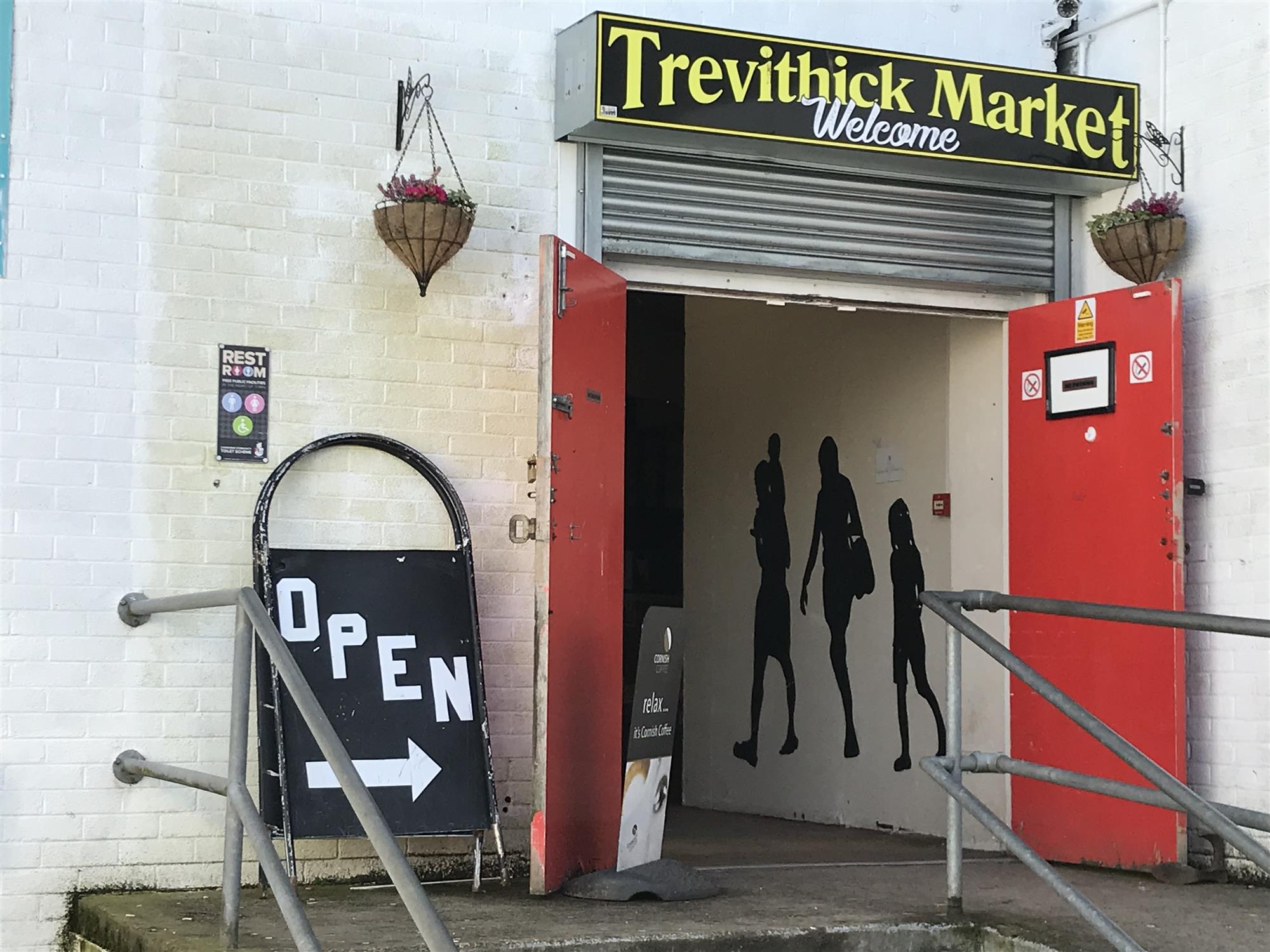 LEASEHOLD INDOOR MARKET HALL IN CAMBORNE TOWN CENTRE