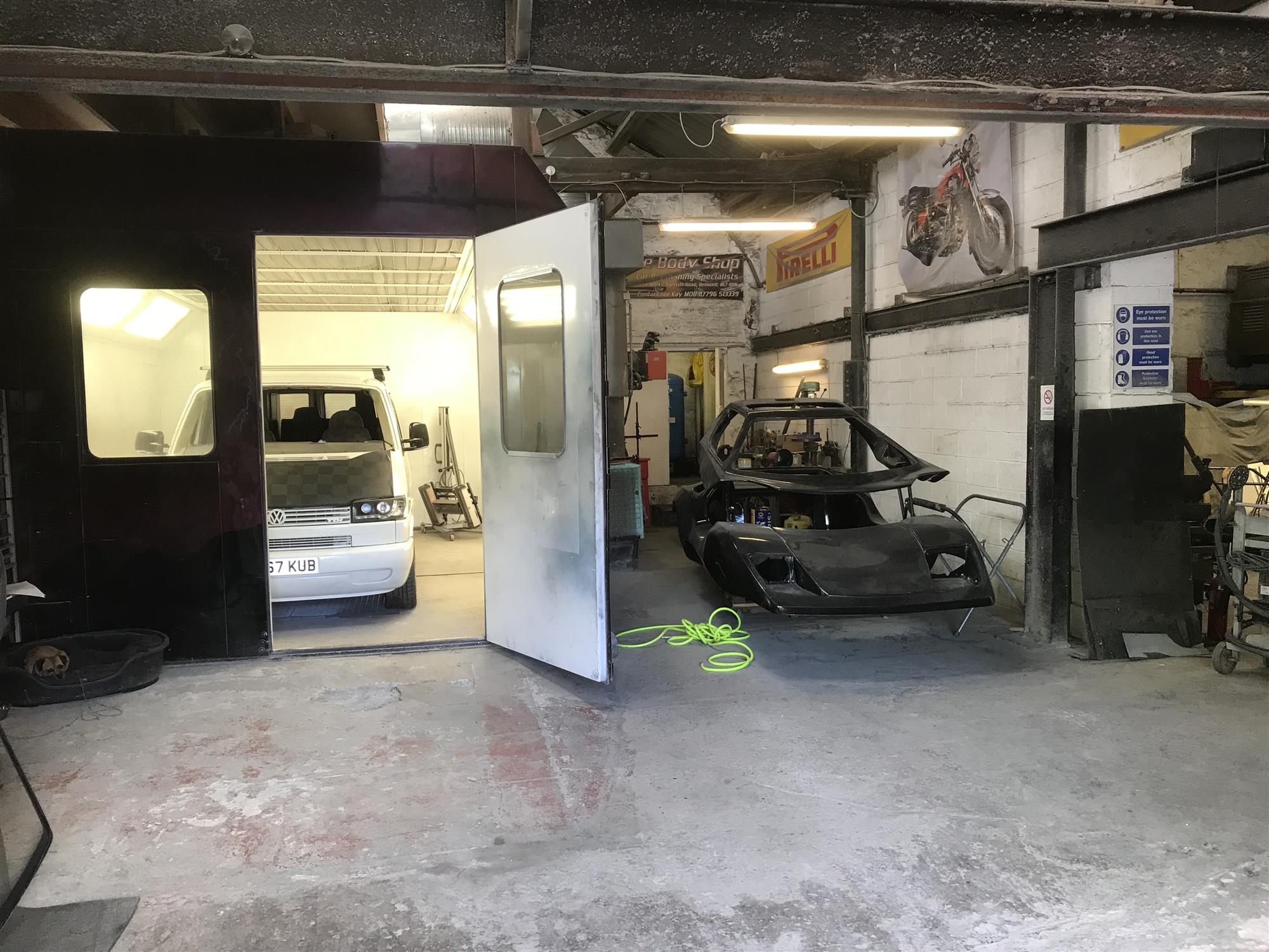 HIGHLY REGARDED AUTO BODY & PAINT RESTORATION & CUSTOMIZING CENTRE NEAR BOLTON