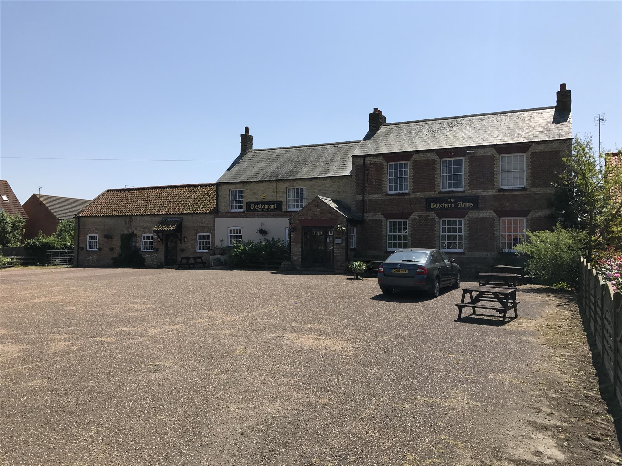 IMPRESSIVE FREEHOLD VILLAGE PUBLIC HOUSE & RESTAURANT IN THE CAMBRIDGESHIRE FENS