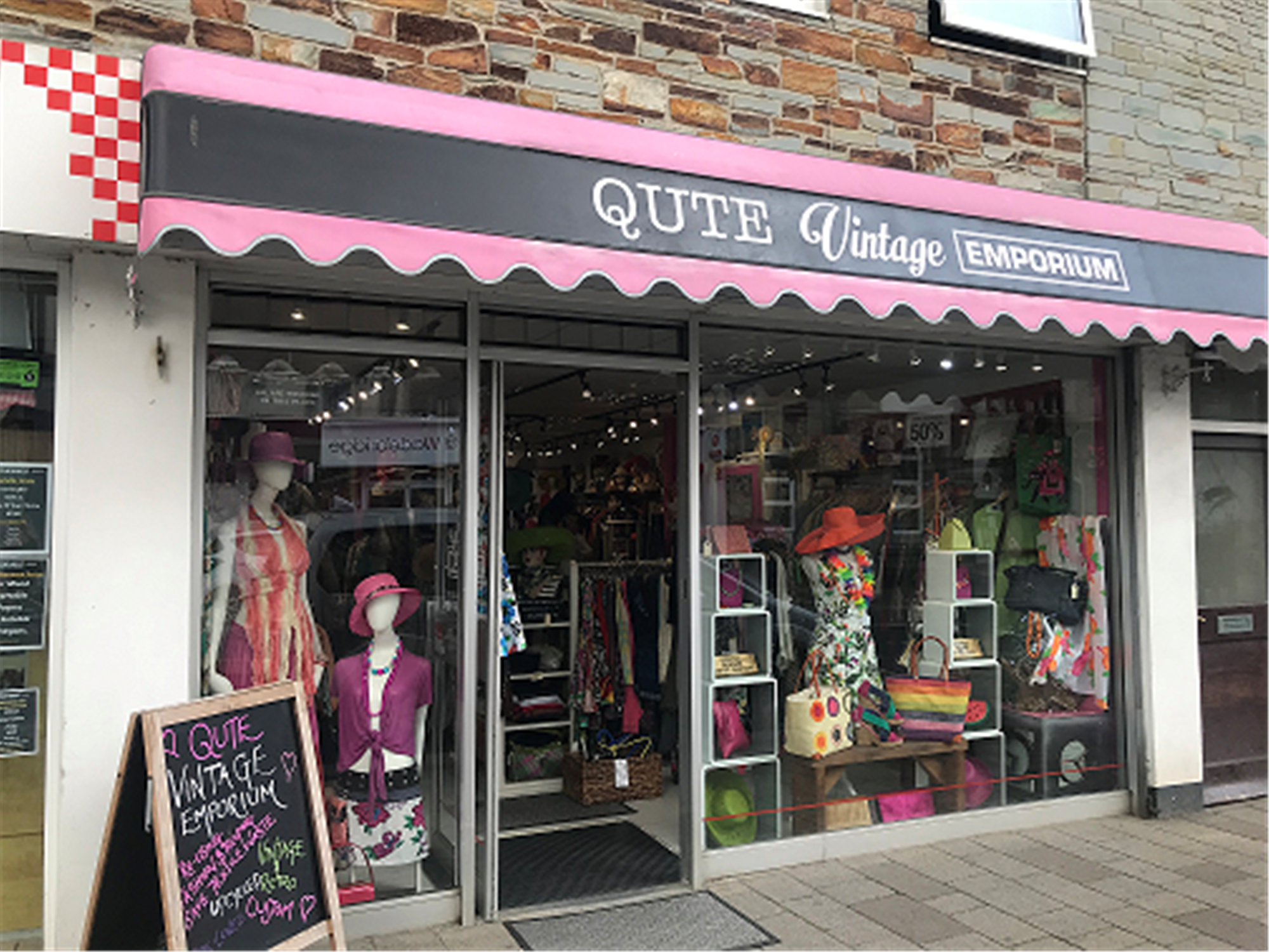 TOWN CENTRE LADIES DESIGNER FASHIONS & ACCESSORIES EMPORIUM IN NORTH CORNWALL
