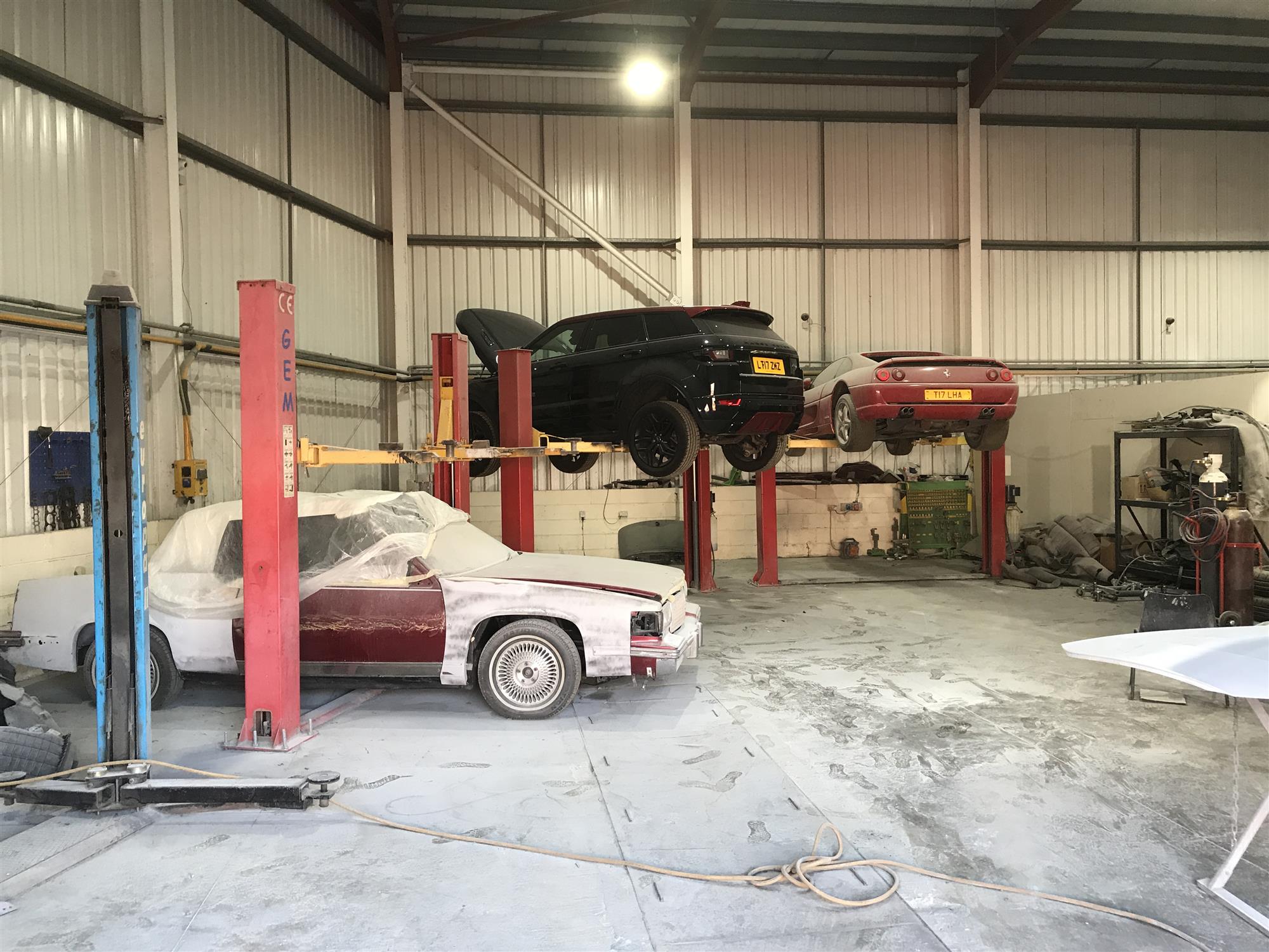 AUTO BODY REPAIRS & PAINT RESTORATION CENTRE IN BRADFORD