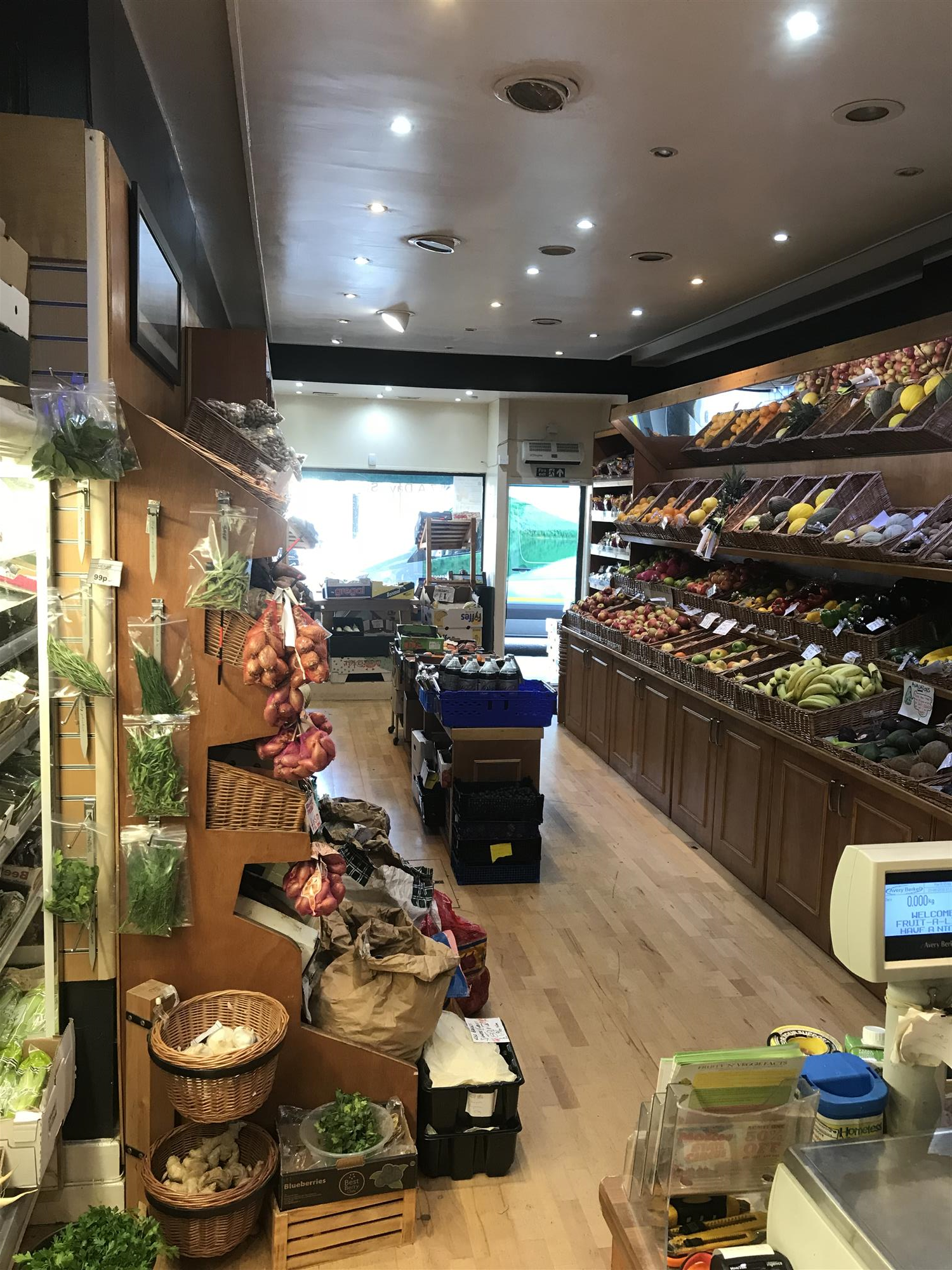 HIGH CLASS RETAIL GREENGROCER IN EDINBURGH SUBURB