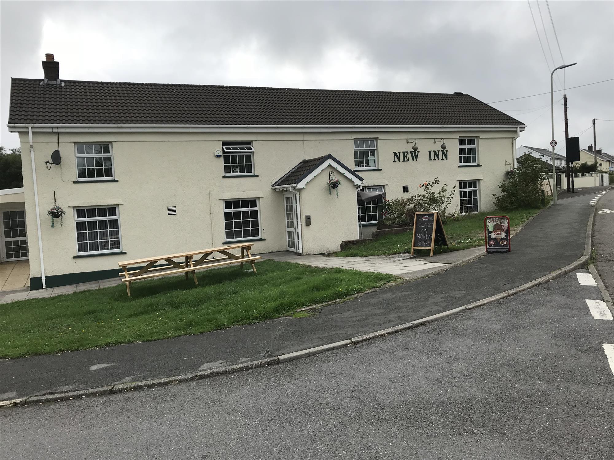 IMPRESSIVE FREEHOLD PUBLIC HOUSE & RESTAURANT IN STUNNING RURAL SETTING NEAR ABERDARE