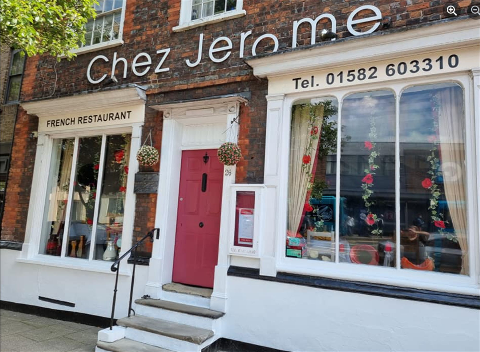 SUPERB LICENSED FRENCH RESTAURANT WITH PRIVATE APARTMENT SOUTH  BEDFORDSHIRE