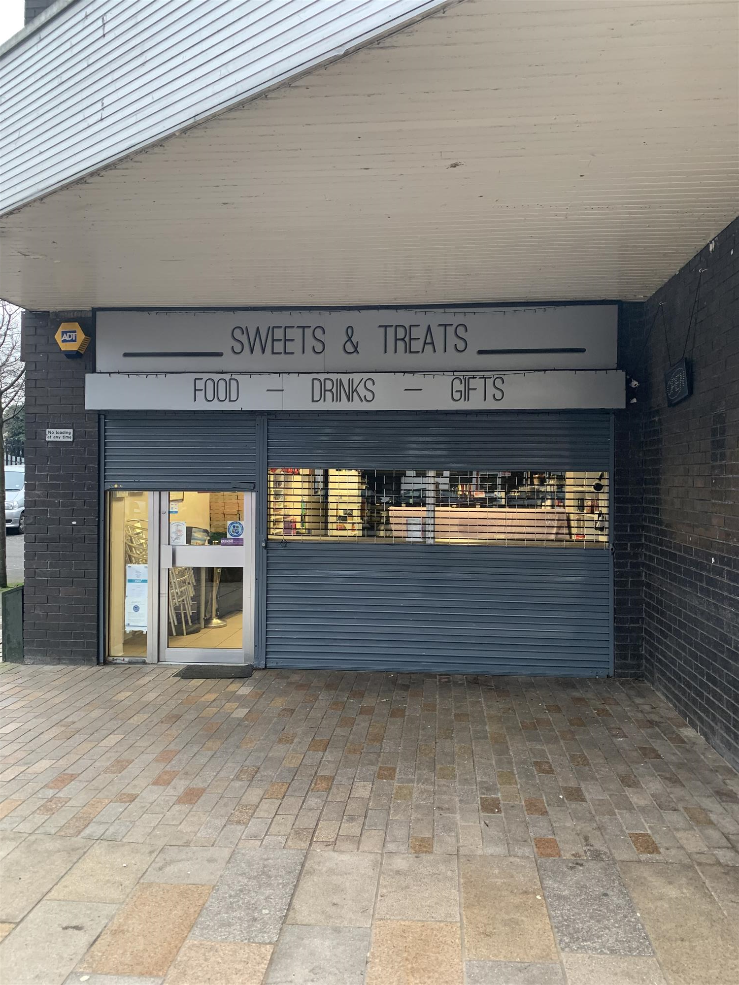 STYLISH COFFEE SHOP WITH PRIVATE FUNCTION ROOM IN RENFREW TOWN CENTRE