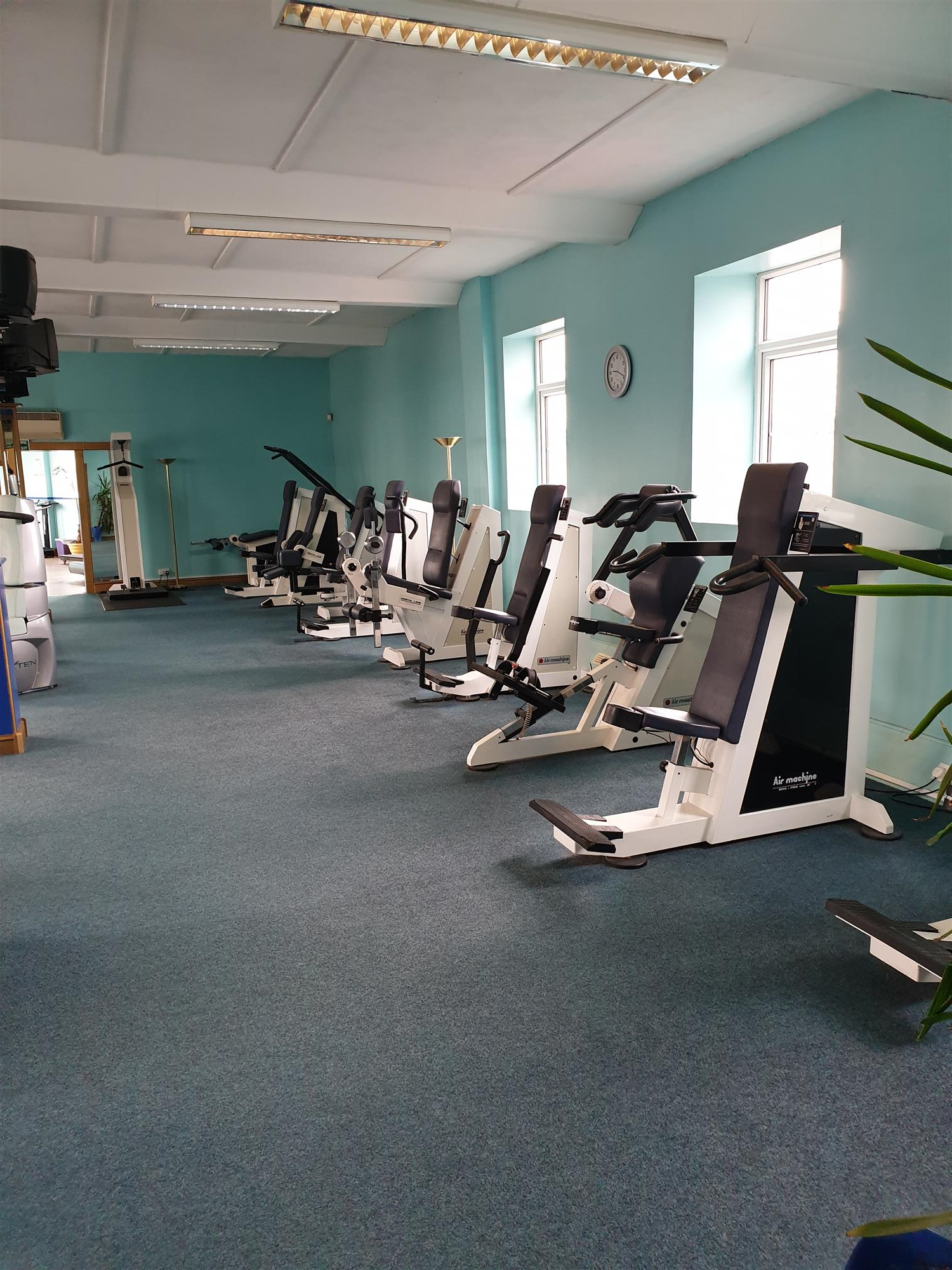 STYLISH TANNING STUDIO & LADIES ONLY FITNESS GYMNASIUM IN STOKE ON TRENT