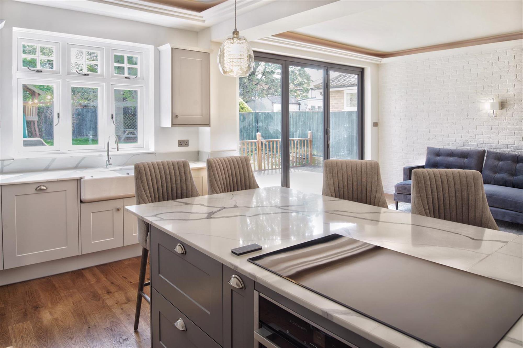 MOBILE BUILDING & LANDCSAPING CONTRACTOR IN WEST SUSSEX