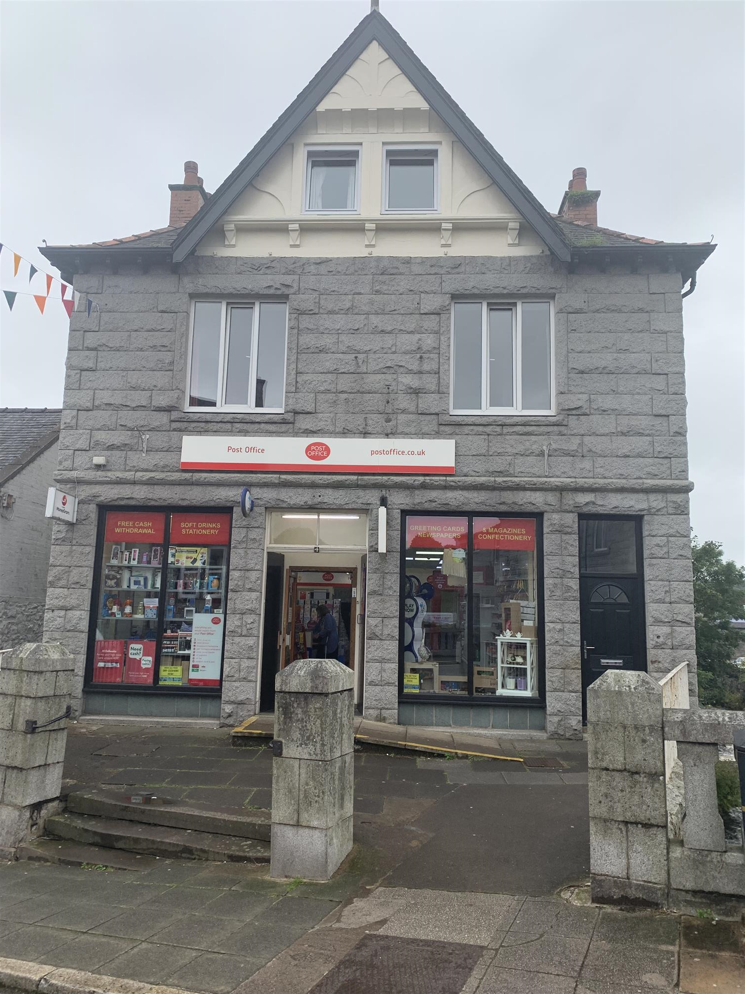 TOWN CENTRE POST OFFICE & STATIONERS WITH FAMILY APARTMENT ON DALBEATTIE HIGH STREET