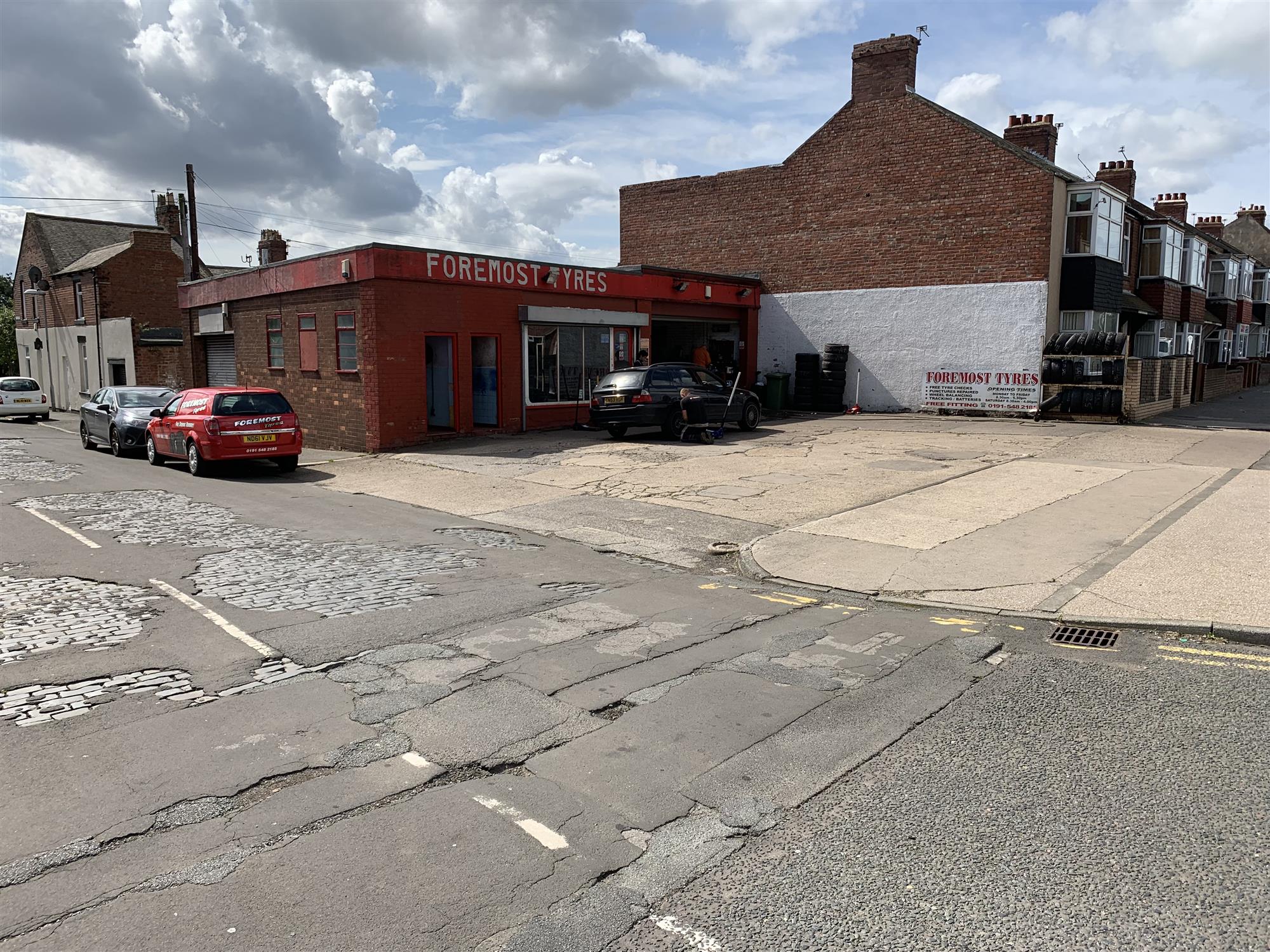 FREEHOLD TYRE SALES & FITTING CENTRE IN SUNDERLAND SUBURB