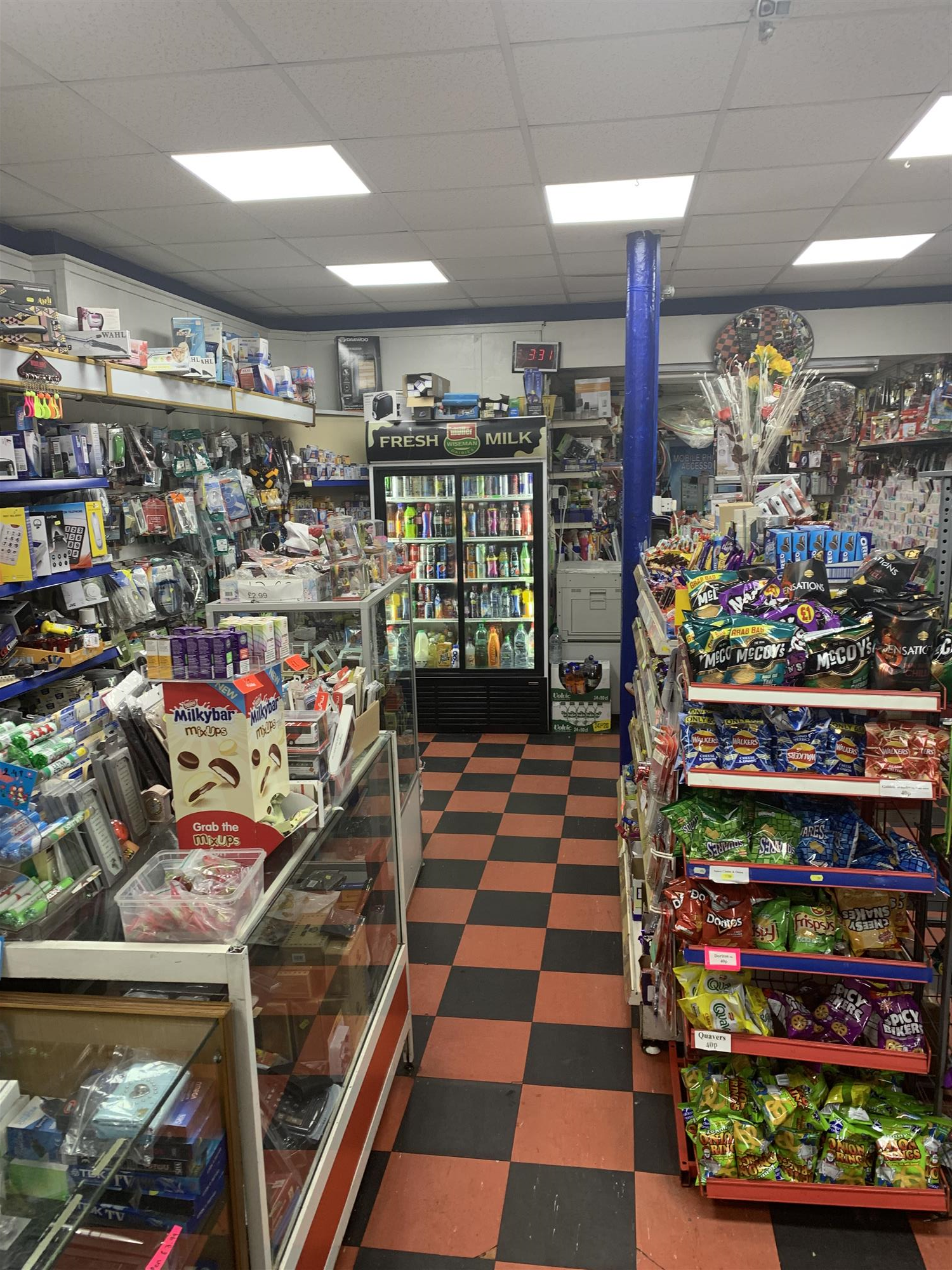 6-DAY COUNTER NEWSAGENT/CARDS & GIFTS ON JOHNSTONE HIGH STREET