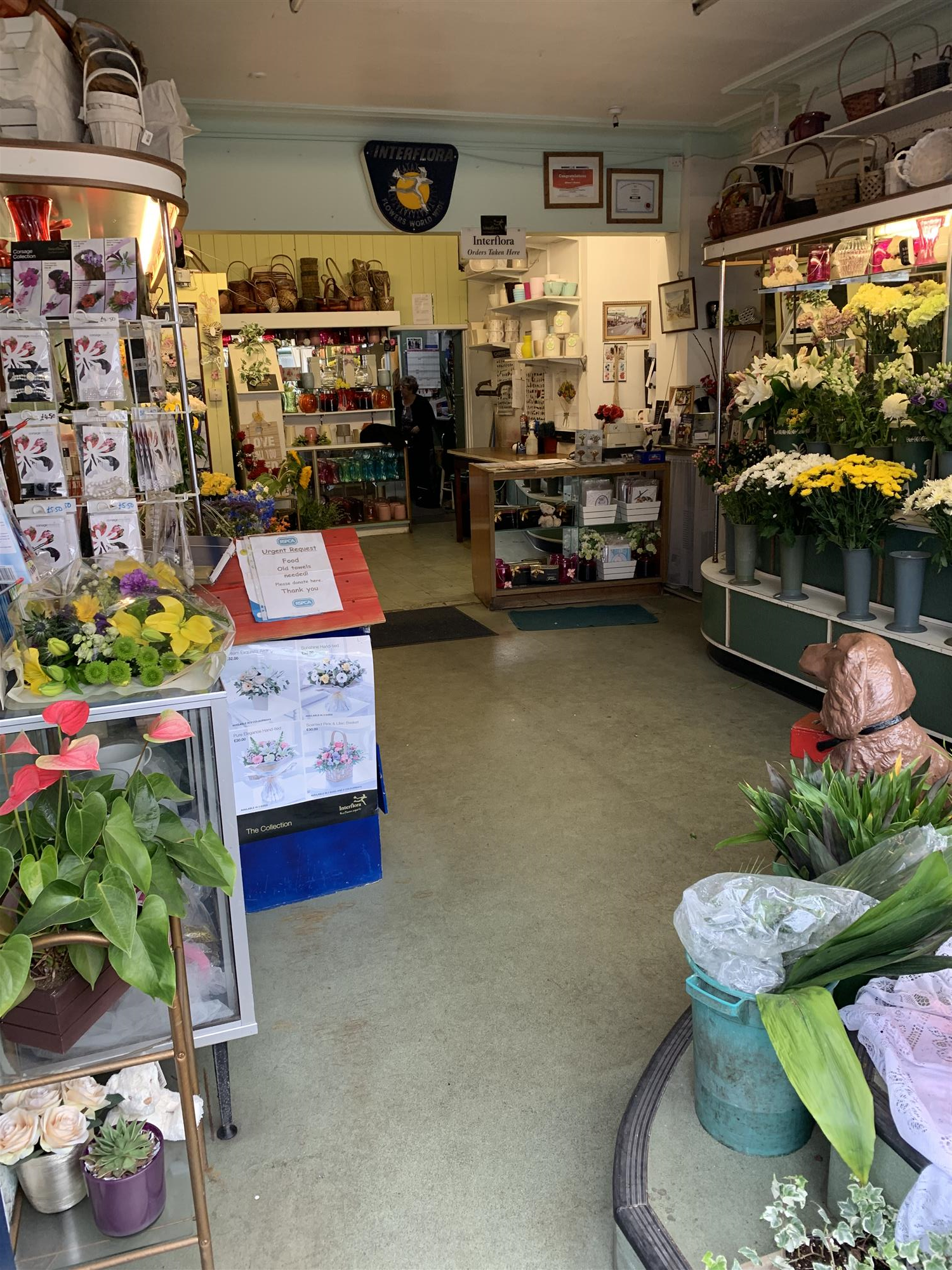 OLD ESTABLISHED INTERFLORA FLORIST IN CAERPHILLY TOWN CENTRE