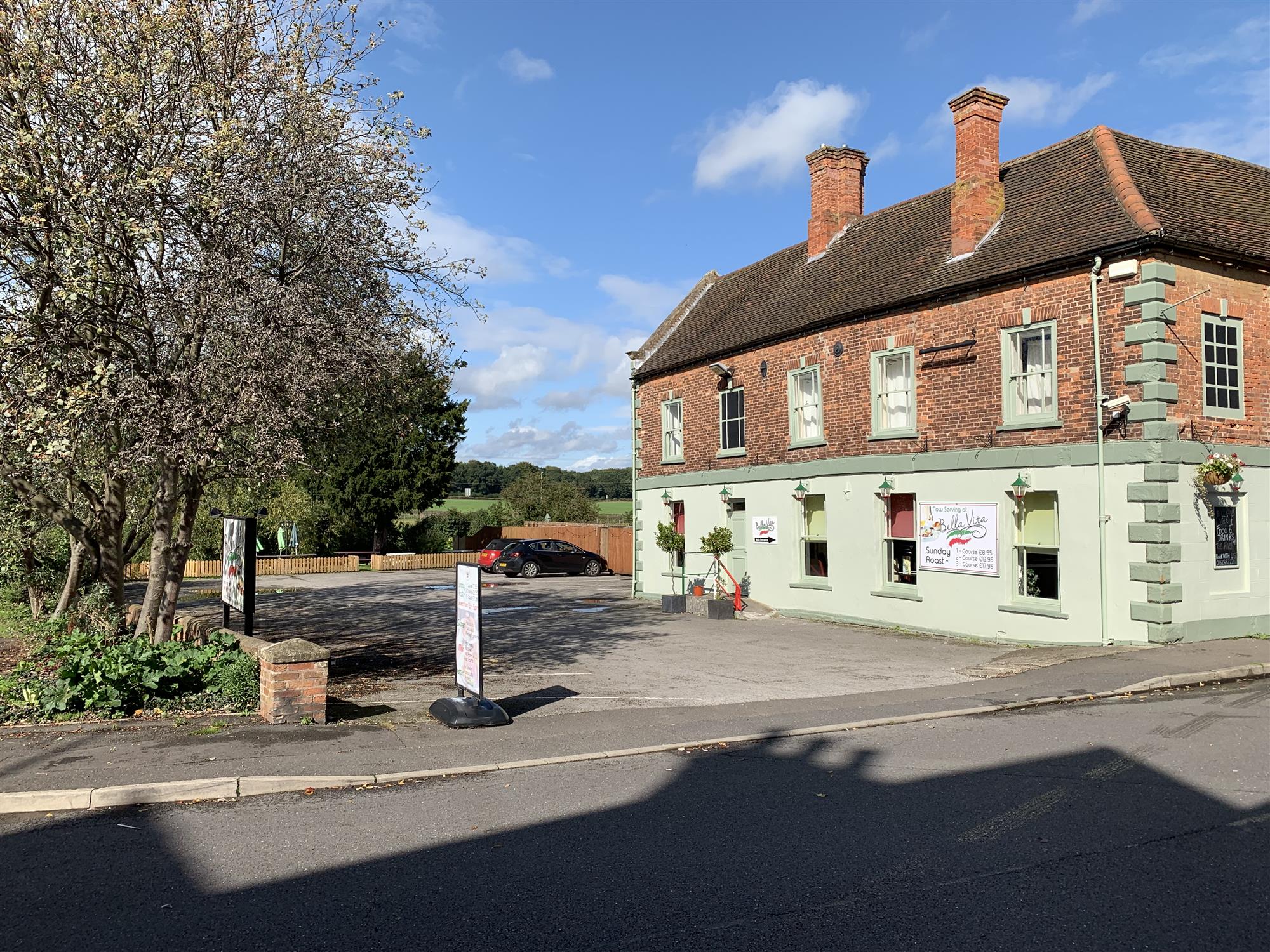 STUNNING FINE DINING ITALIAN RESTAURANT & BAR WITH FAMILY APARTMENT NEAR NEWARK