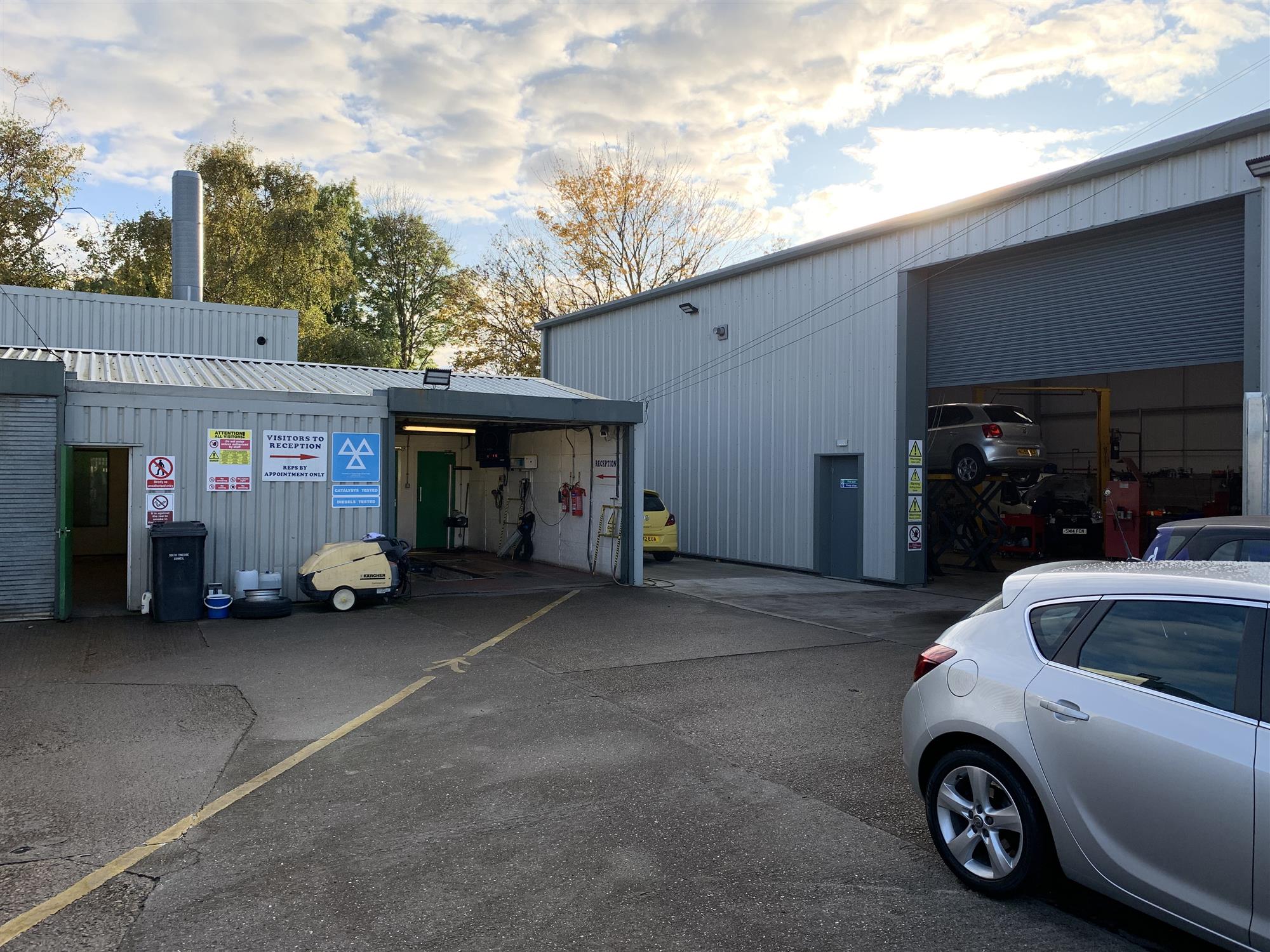 IMPRESSIVE FREEHOLD ACCIDENT REPAIRS & MOT TESTING CENTRE IN JARROW