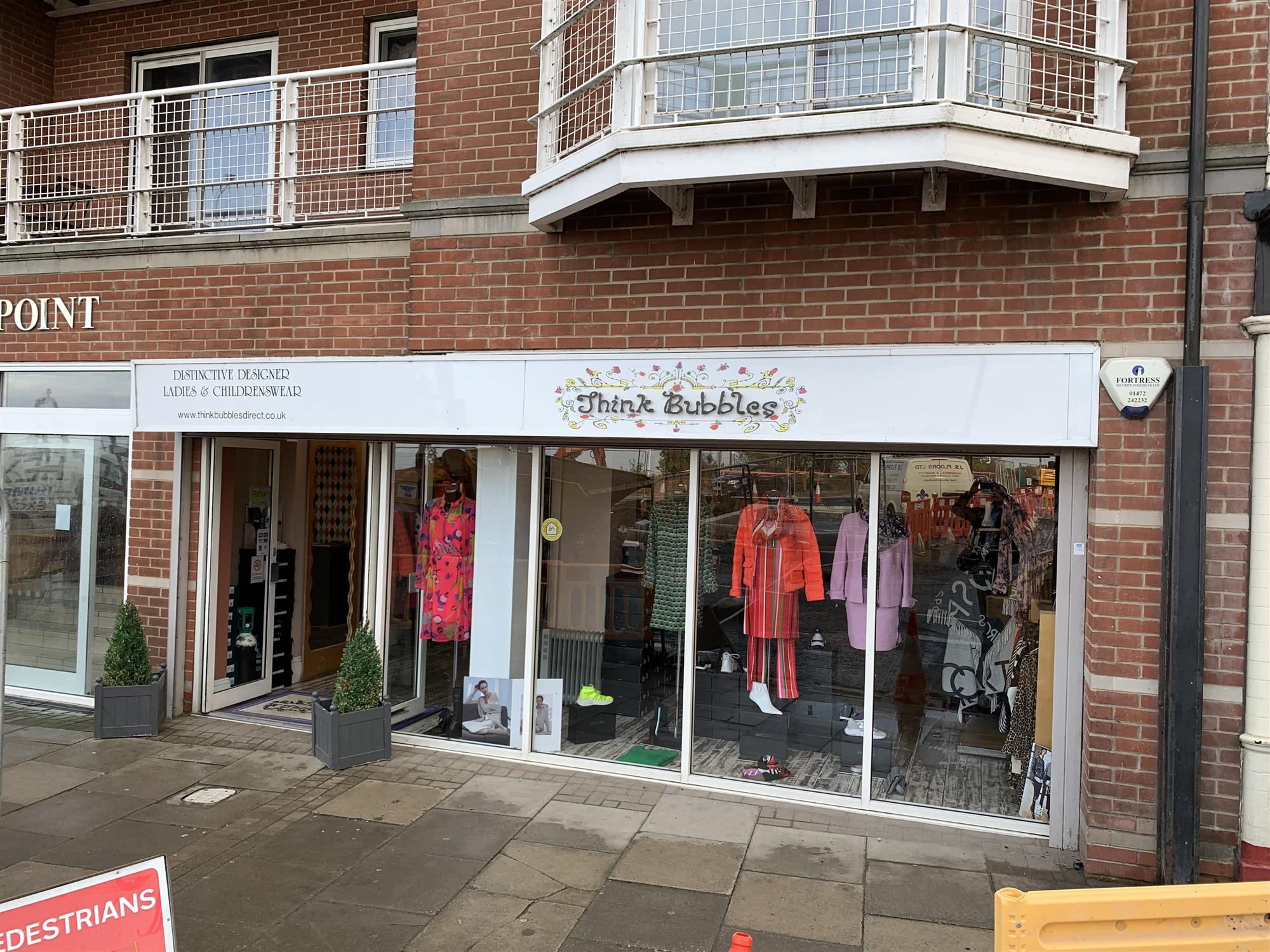 SUPERB DESIGNER LADIES FASHIONS & ACCESSORIES BOUTIQUE ON CLEETHORPES SEAFRONT
