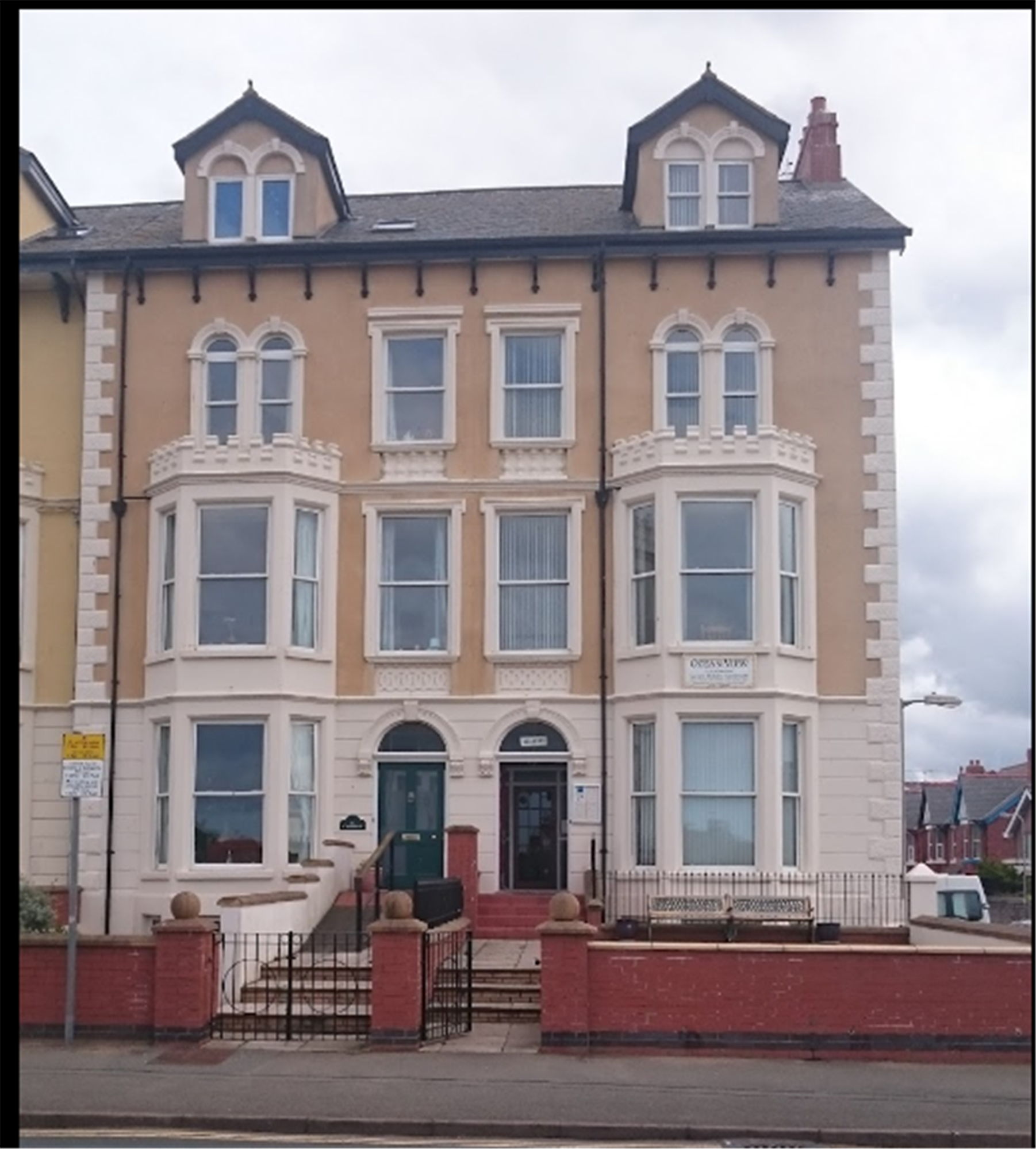 FREEHOLD LUXURY SELF CATERING HOLIDAY APARTMENTS ON RHYL SEAFRONT