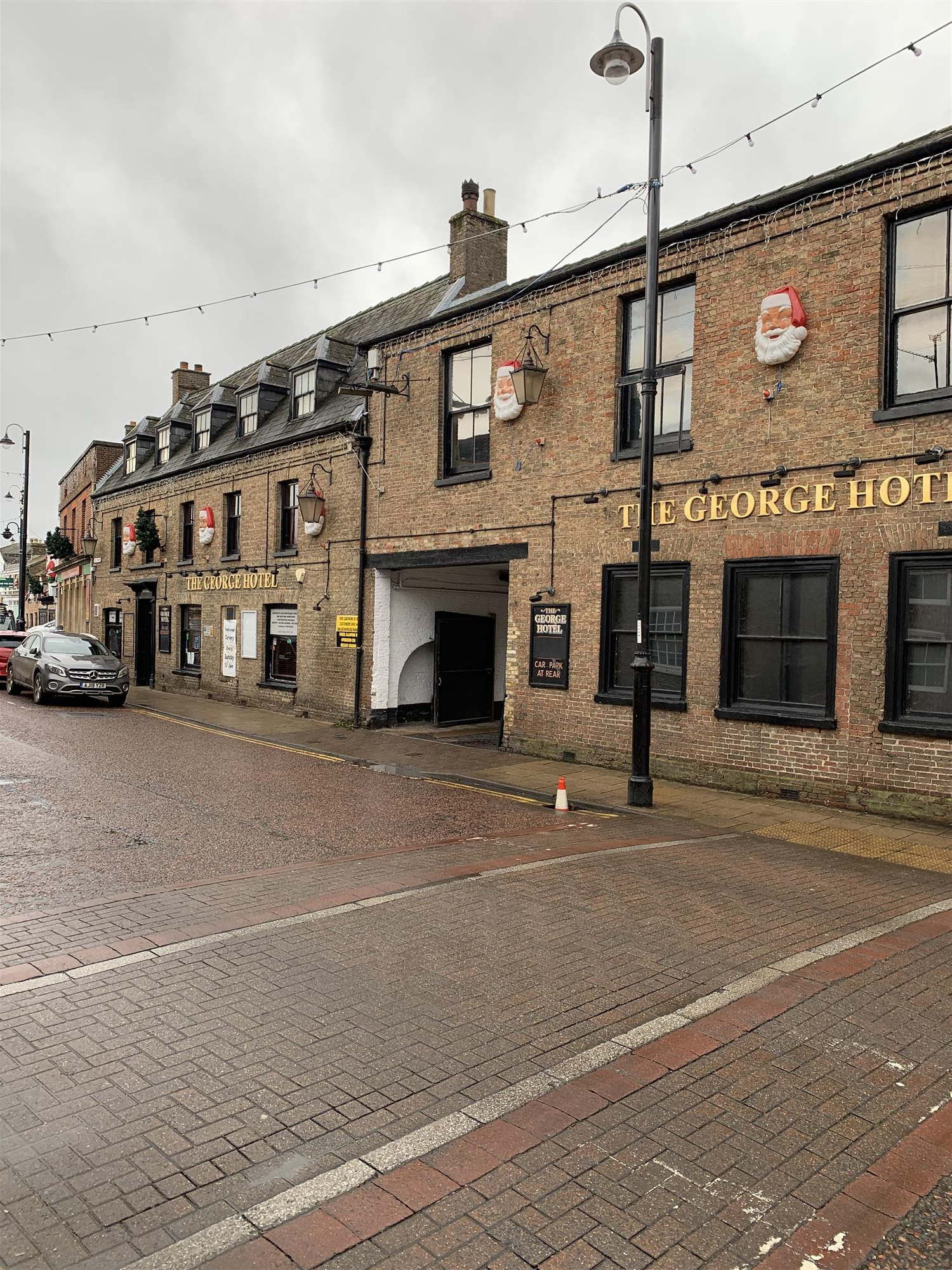 IMPRESSIVE PUBLIC HOUSE/RESTAURANT & HOTEL IN CHATTERIS TOWN CENTRE
