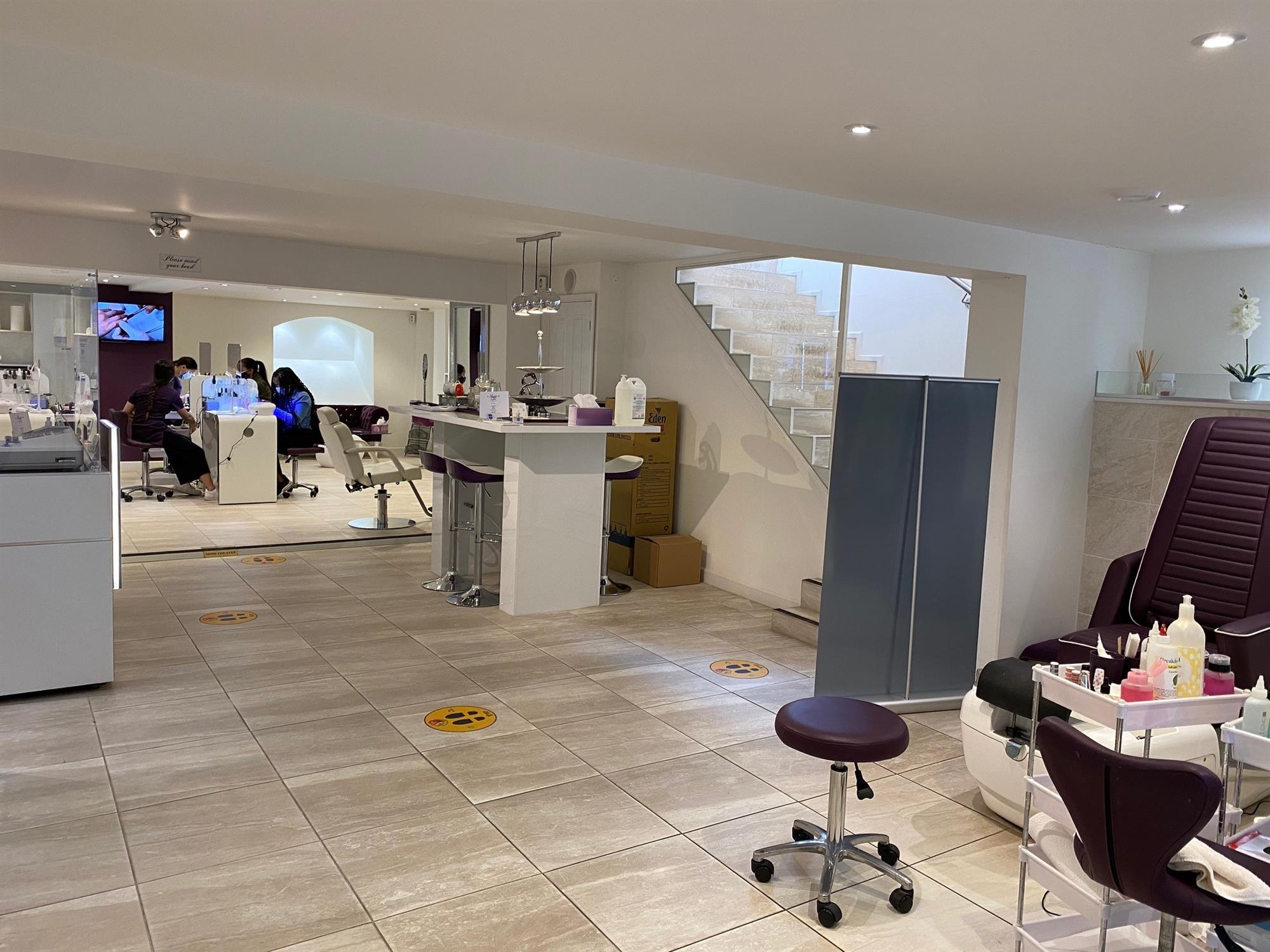 COSMOPOLITIAN NAIL BAR & BEAUTY SALON ON WATFORD HIGH STREET TOWN CENTRE