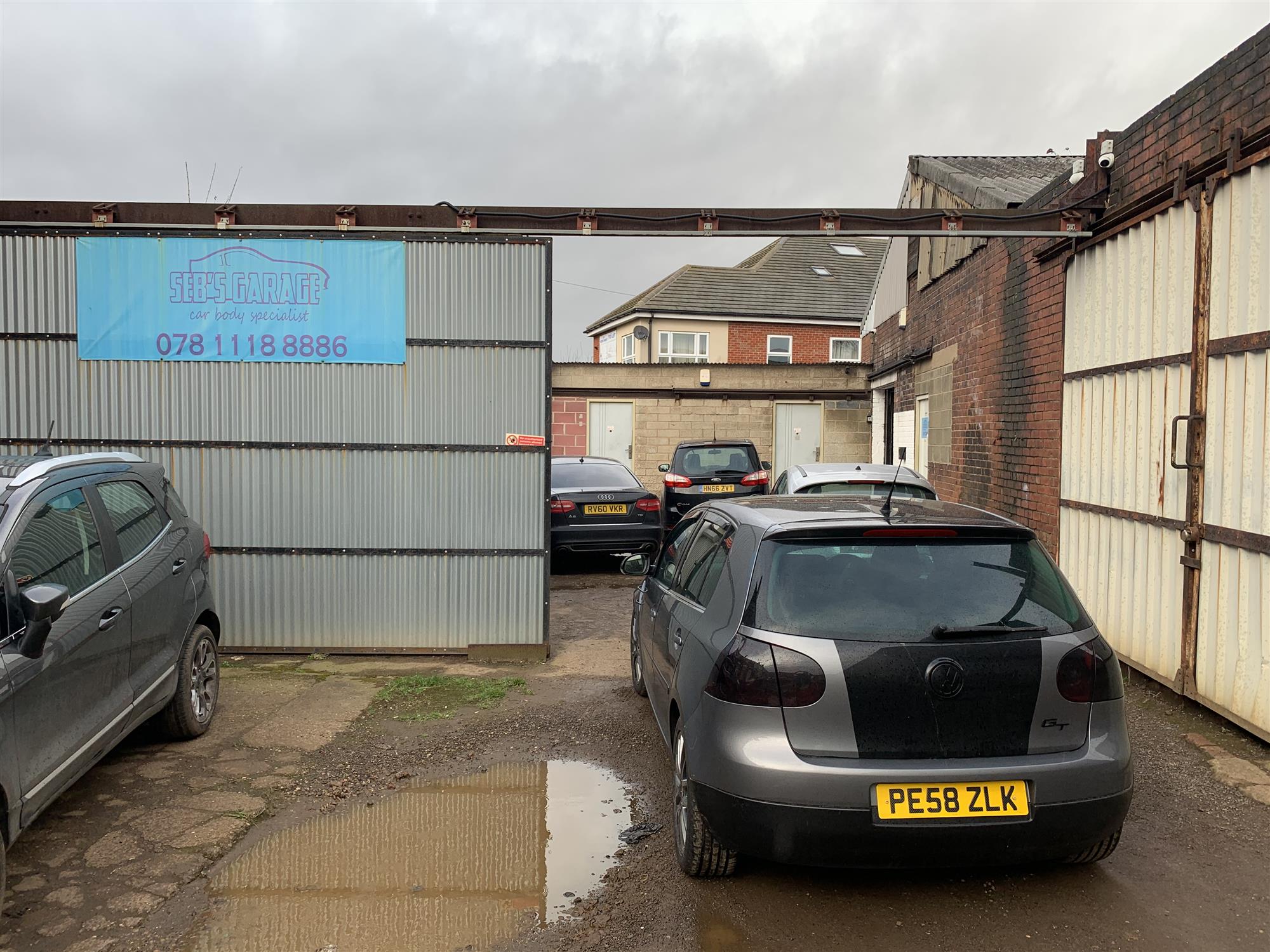 AUTO BODY & PAINT REPAIRS CENTRE NEAR WAKEFIELD