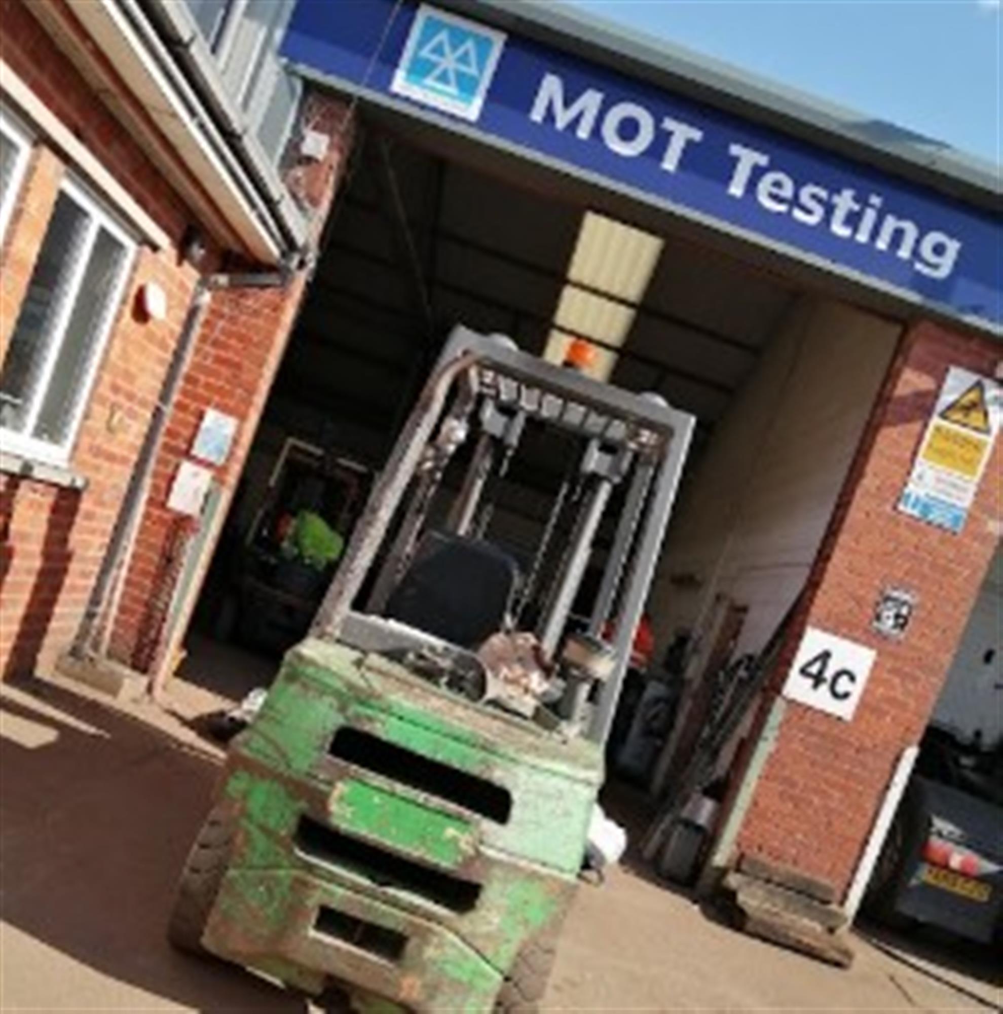 AUTO TYRE SALES & VEHICLE REPAIRS CENTRE NEAR CHESTERFIELD