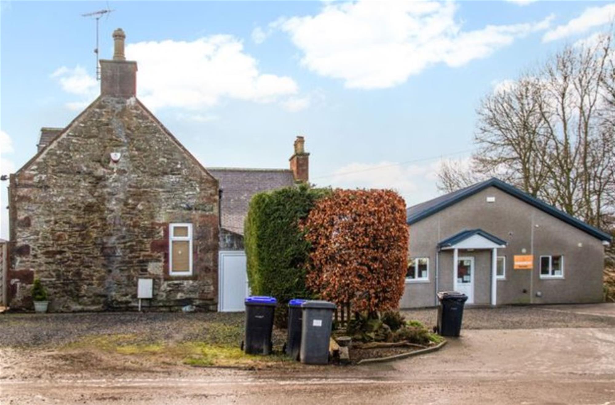 LUXURY BOARDING KENNELS WITH PRIVATE 4 BED PROPERTY IN ABERDEENSHIRE